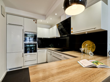 Mieszkanie blok mieszkalny nad jeziorem