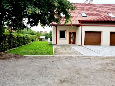 Dom z garażem