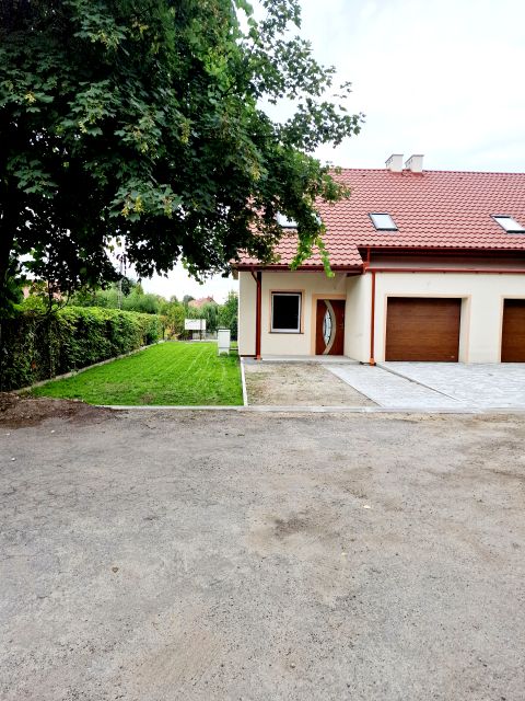 Dom z garażem