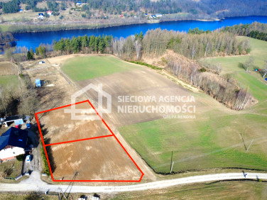 Działka nad jeziorem