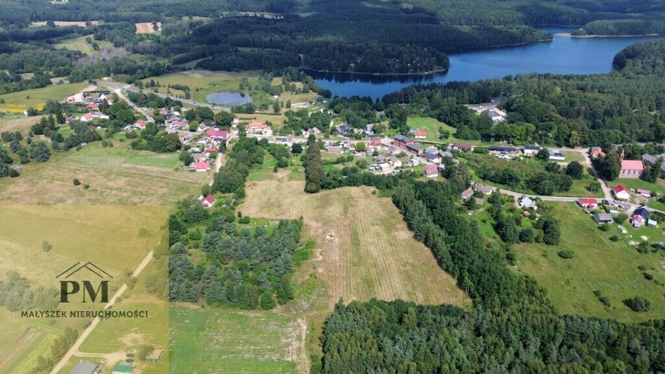 Działka nad jeziorem