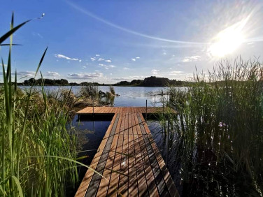 Działka nad jeziorem