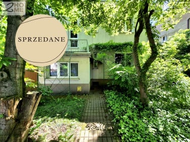 Dom z balkonem