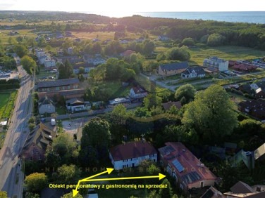 Dom z balkonem