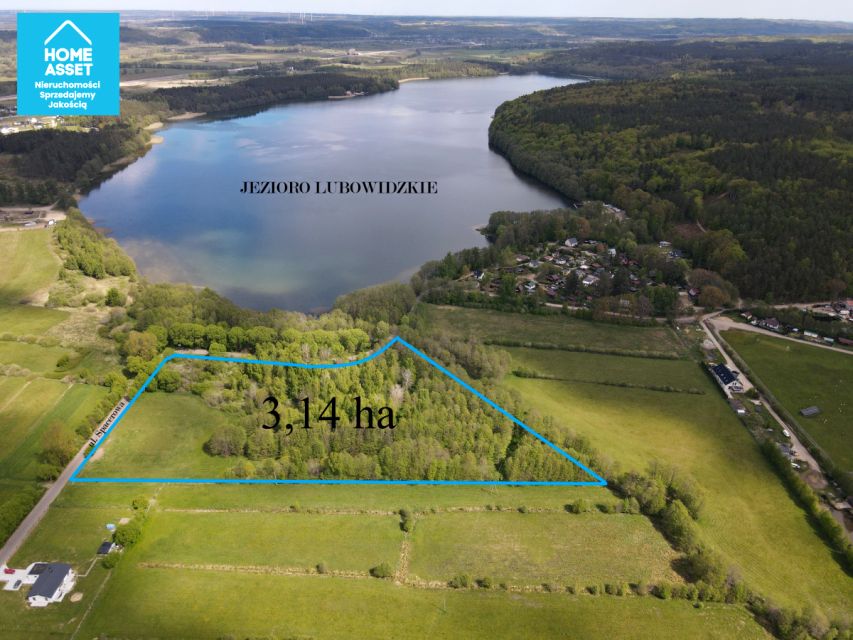Działka nad jeziorem