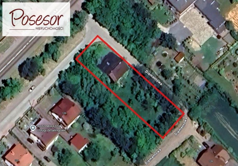 Dom z balkonem