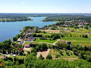 Działka nad jeziorem