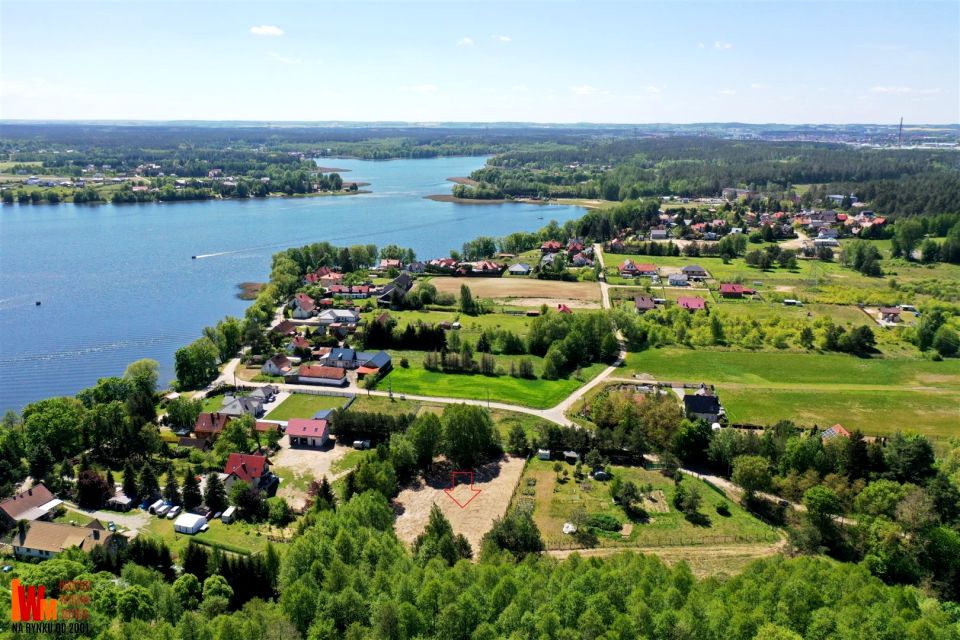 Działka nad jeziorem