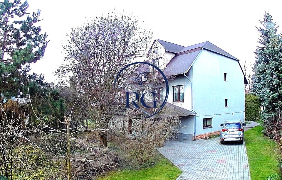 Dom z garażem