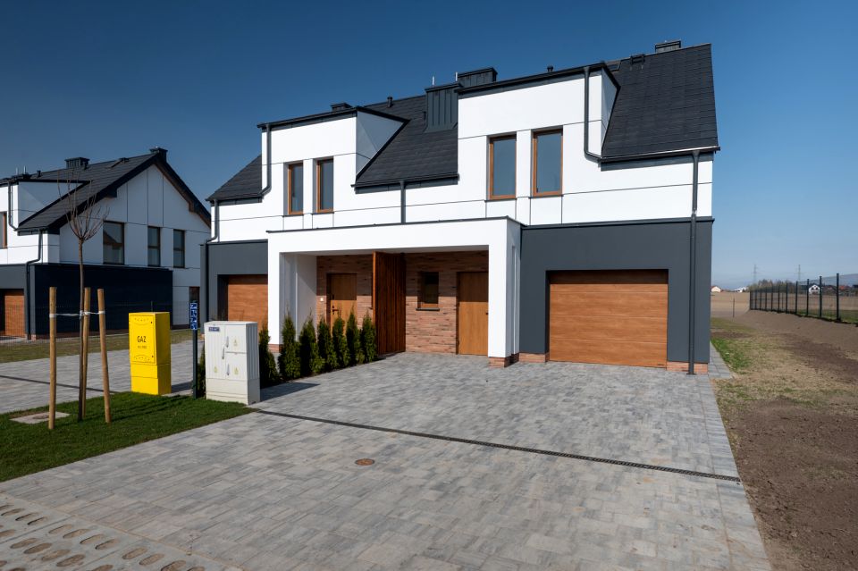 Dom z garażem