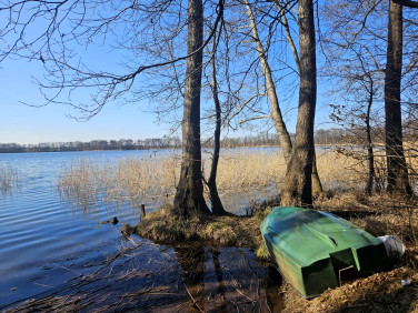 Działka nad jeziorem