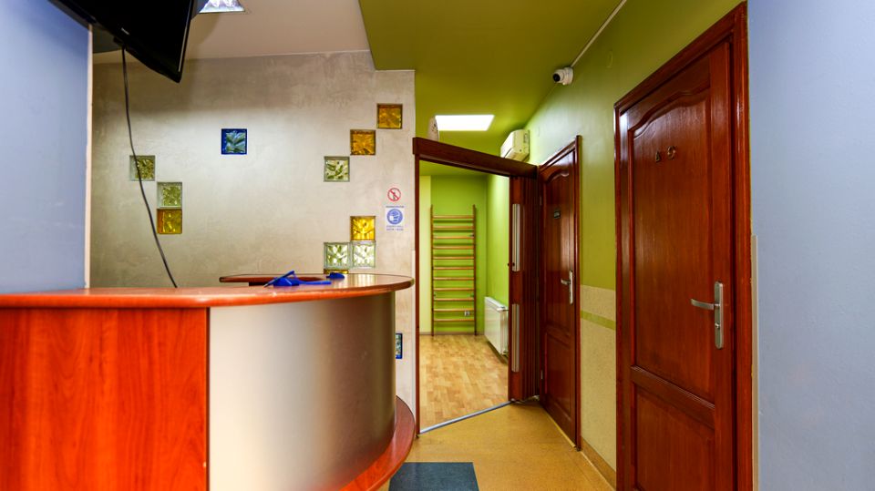 Lokal Troniny