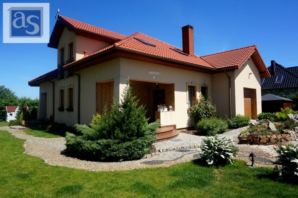 Dom wolnostojący do odświeżenia 246,73 m² na sprzedaż Radwanice