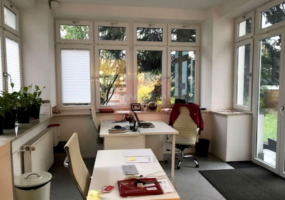 Budynek użytkowy Warszawa