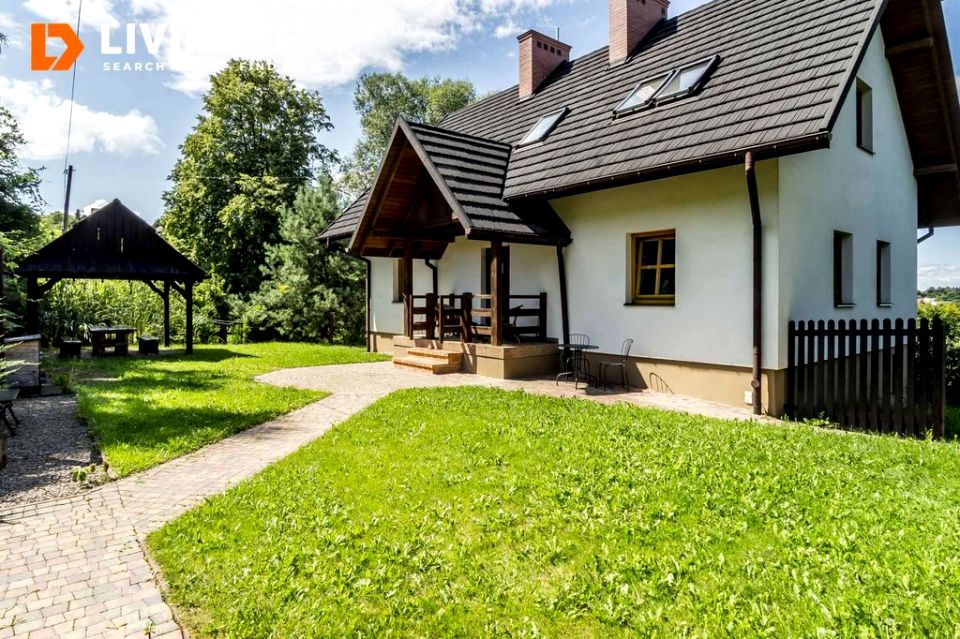 Urokliwy dom pośród zieleni, niedaleko Krakowa Wola Nieszkowska
