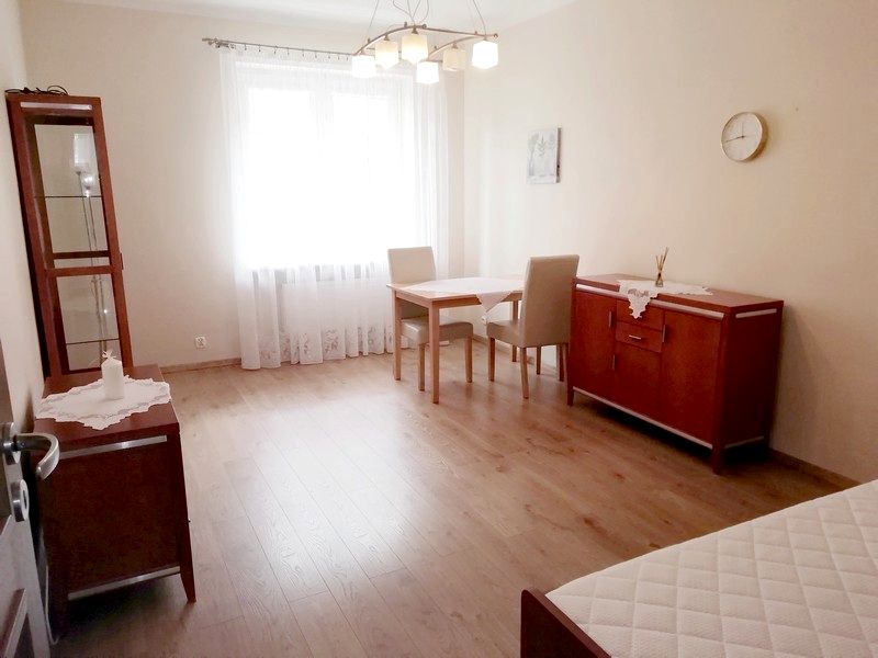 Mieszkanie 50 m² z oddzielną kuchnią na wynajem ul. Równa, Kielce