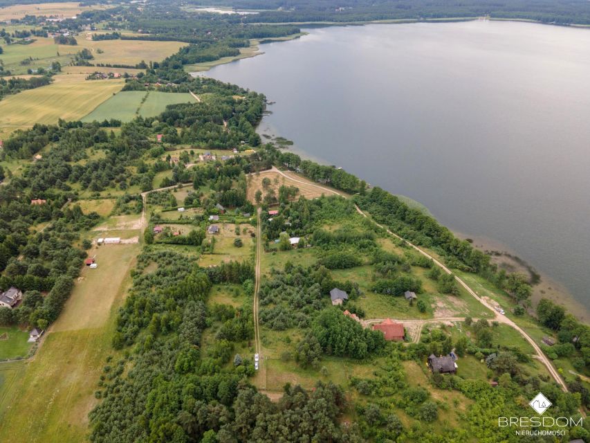 Działka nad jeziorem