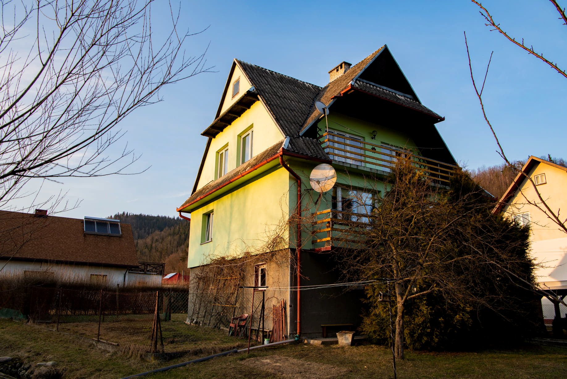 dom-wolnostoj-cy-1200-m-z-balkonem-na-sprzeda-kamienica