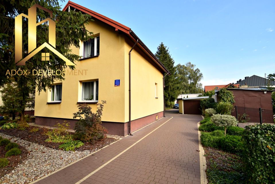 Dom z balkonem