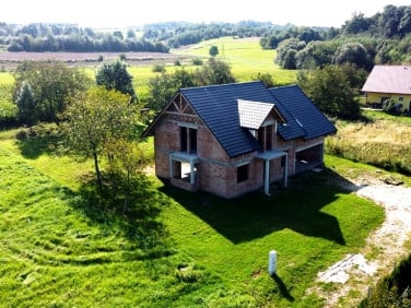 Dom z balkonem