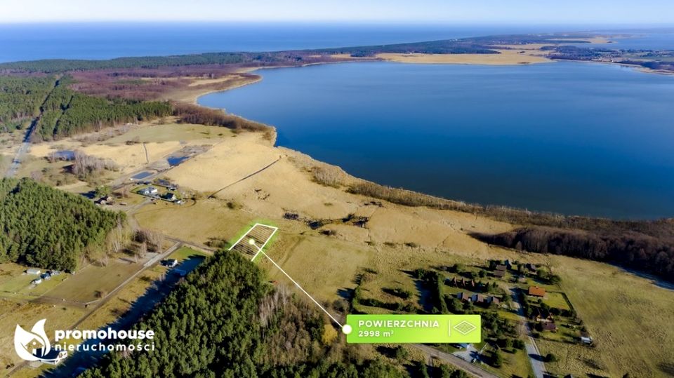 Działka nad jeziorem