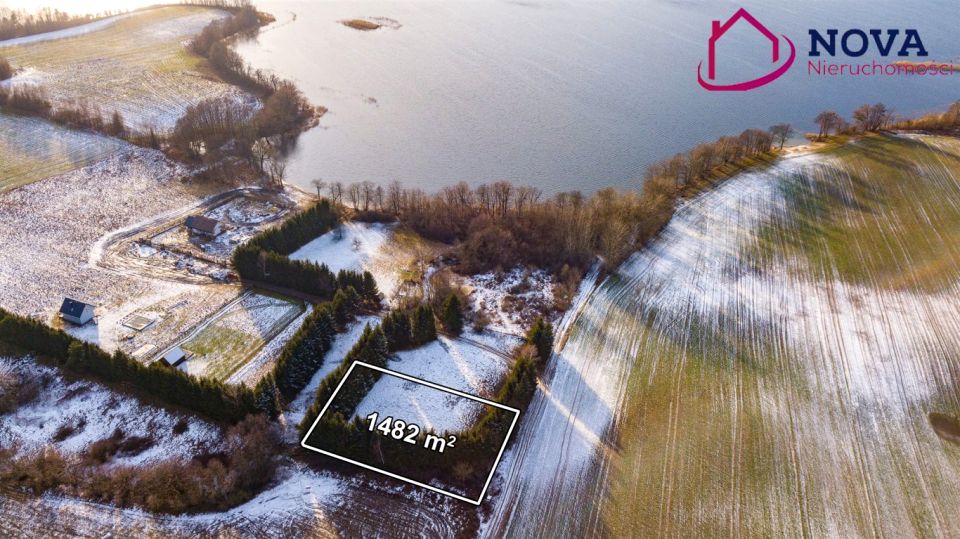 Działka nad jeziorem