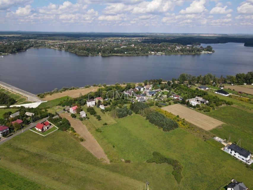 Działka nad jeziorem