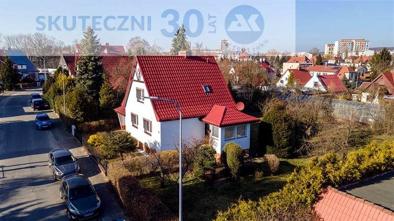 Dom z garażem