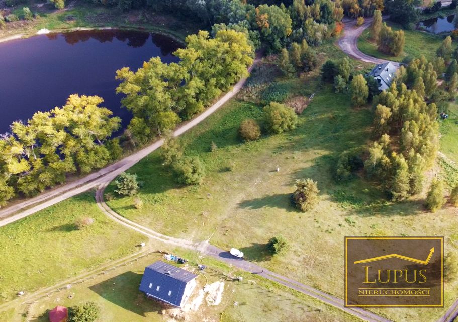 Działka nad jeziorem