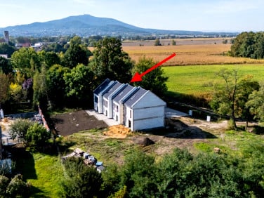 Dom z balkonem