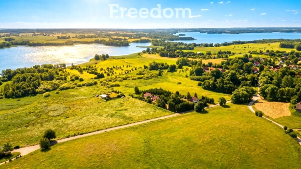 Działka nad jeziorem