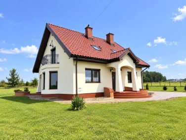 Dom z balkonem