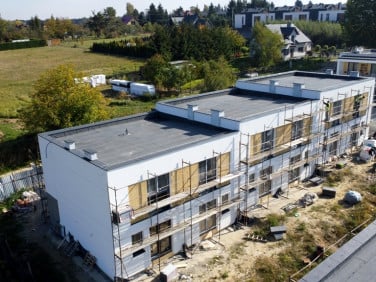 Dom z balkonem