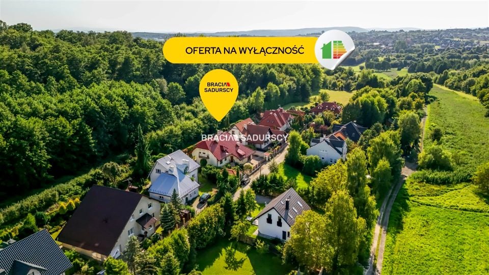 Dom z balkonem
