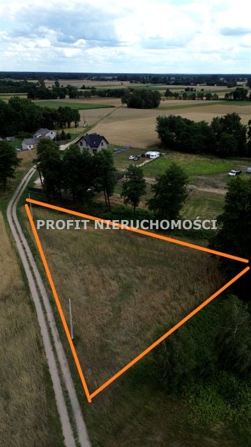Pusta działka Adamów
