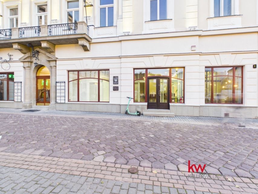 Post kummerċjali, 160 m²