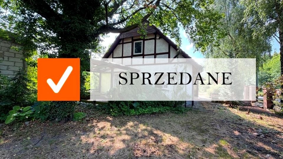 Dom z balkonem
