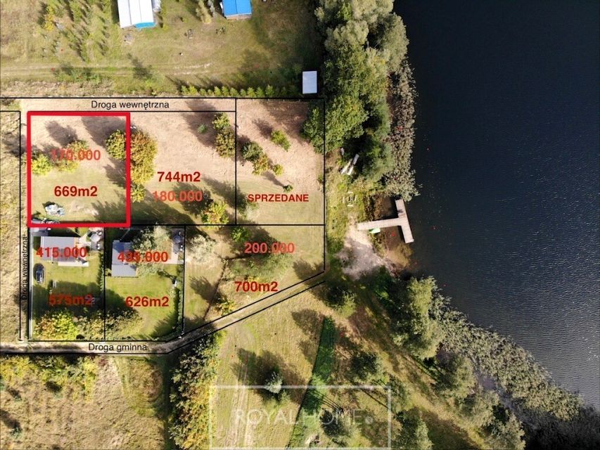 Działka nad jeziorem