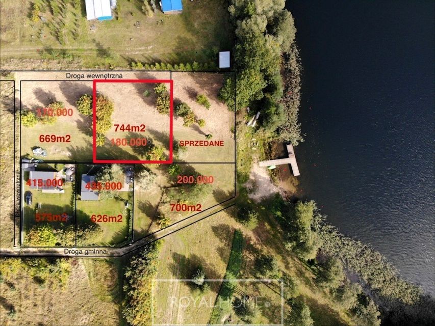 Działka nad jeziorem