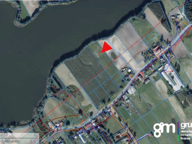 Działka nad jeziorem