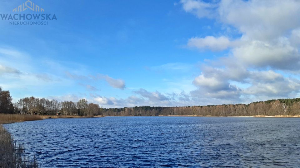 Działka nad jeziorem