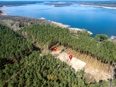 Działka nad jeziorem