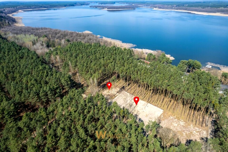 Działka nad jeziorem