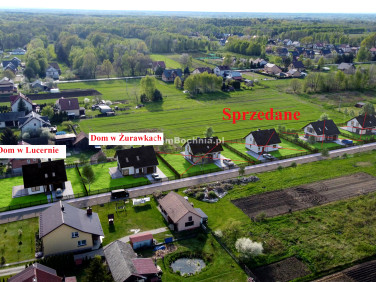 Dom z balkonem
