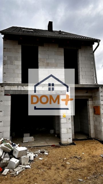 Dom z parkingiem