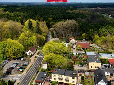 Dom z balkonem