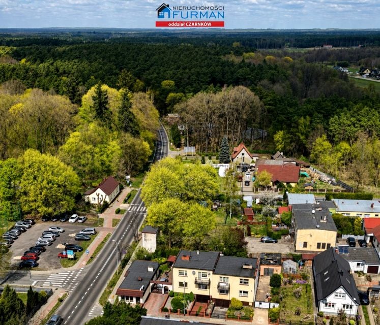 Dom z balkonem