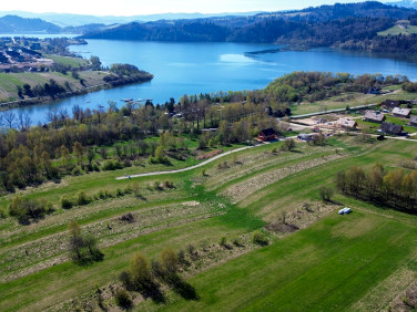 Działka nad jeziorem