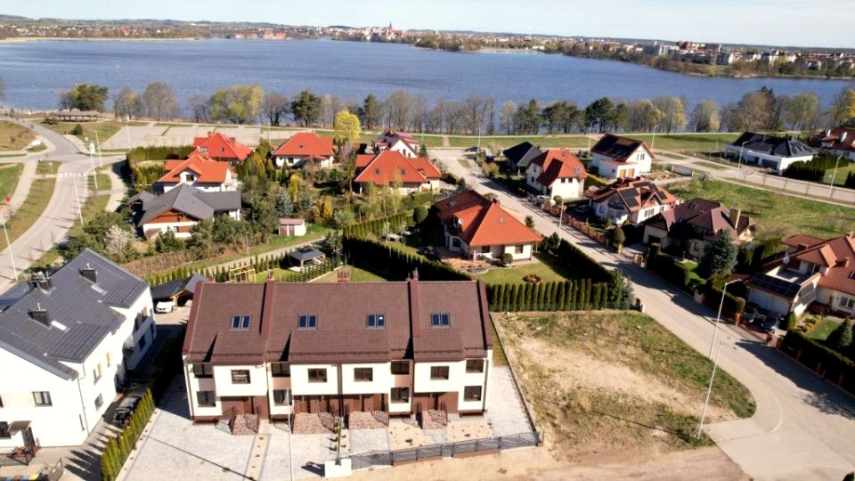 Mieszkanie blok mieszkalny nad jeziorem