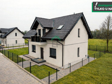 Dom z balkonem